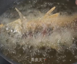 红烧鲤鱼的做法步骤：4
