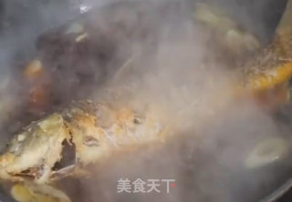 红烧鲤鱼的做法步骤：6