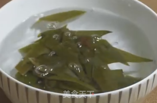 酸辣海带根的做法步骤：1