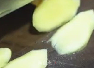 黄骨鱼豆腐汤的做法步骤：2