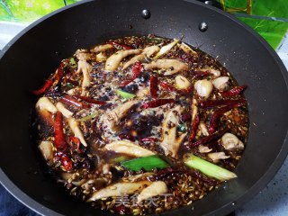 卤鸡爪的做法步骤：5