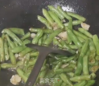 橄榄菜肉末炒四季豆的做法步骤：5
