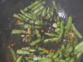 橄榄菜肉末炒四季豆的做法步骤：6