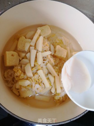 酸菜冻豆腐汤的做法步骤：3