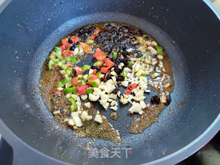 豆豉剥皮鱼干的做法步骤：6