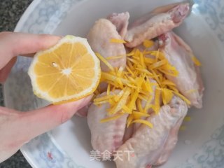黑椒柠檬鸡翅的做法步骤：2