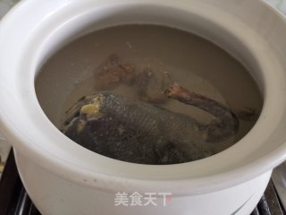 当归红枣桂圆乌鸡汤的做法步骤：3