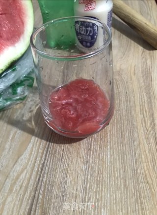 西瓜味饮品的做法步骤：3