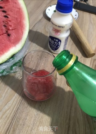 西瓜味饮品的做法步骤：4