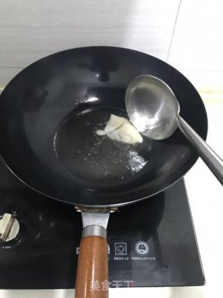 红椒炒冬瓜的做法步骤：1