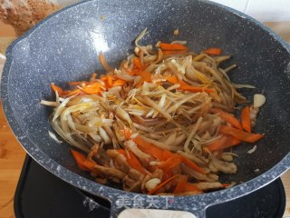 肉丝黄花菜的做法步骤：11