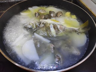 萝卜蛤蜊鱼汤的做法步骤：8