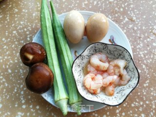 秋葵虾仁鸡蛋炒饭的做法步骤：1