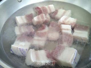 五花肉烩冬瓜的做法步骤：2