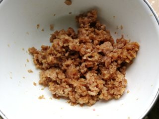 虾仁韭菜煎饺的做法步骤：2