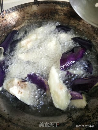 青椒炒茄子的做法步骤：2
