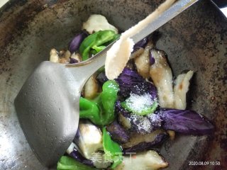 青椒炒茄子的做法步骤：4