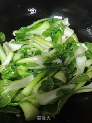 鸡蛋白玉菇炒油菜的做法步骤：2