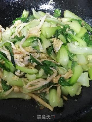 鸡蛋白玉菇炒油菜的做法步骤：4