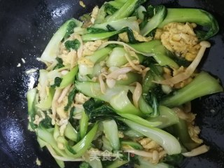 鸡蛋白玉菇炒油菜的做法步骤：5
