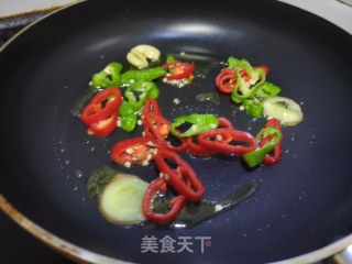 双椒蒜炒芋蒙的做法步骤：4