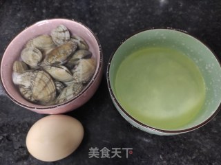 蛤蜊蒸蛋（鱼汤）的做法步骤：1