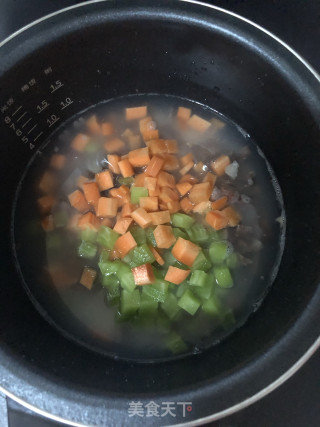 腊肉煲仔饭的做法步骤：4