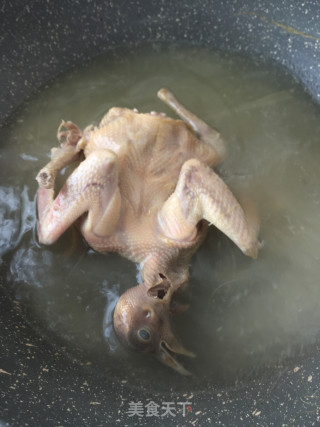 竹荪蜜薯炖鸽子的做法步骤：5