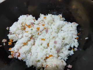 什锦炒米饭的做法步骤：5