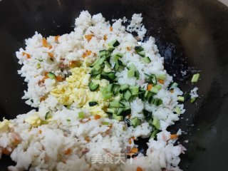 什锦炒米饭的做法步骤：6