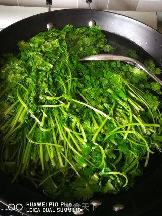猪肉香菜水饺的做法步骤：2