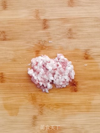 肉末虾酱炒米粉的做法步骤：1