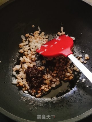 肉末虾酱炒米粉的做法步骤：7