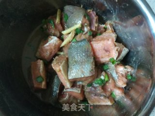 香煎孜然马哈鱼块的做法步骤：4