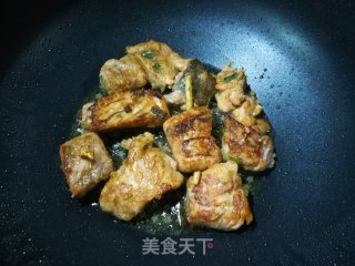 香煎孜然马哈鱼块的做法步骤：7