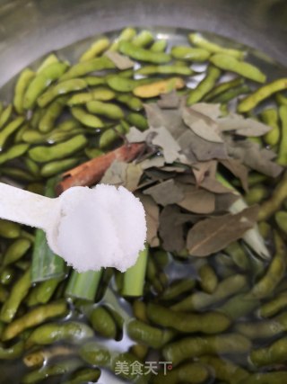 盐水毛豆的做法步骤：2