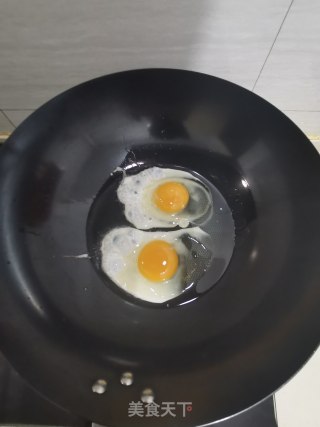 丝瓜枸杞蛋汤的做法步骤：1