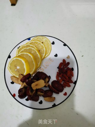 柠檬红枣汤的做法步骤：2