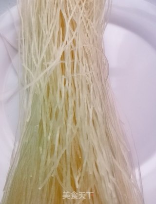 酸汤粉的做法步骤：1