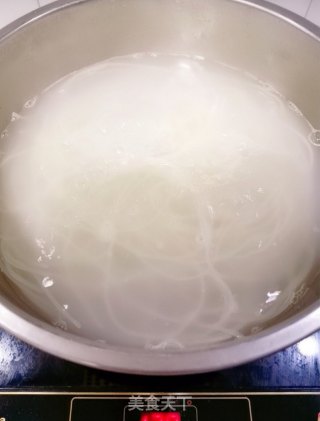 酸汤粉的做法步骤：3