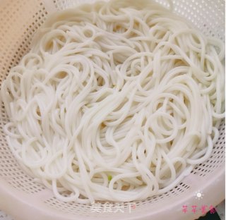 酸汤粉的做法步骤：5