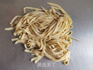 虾蓉酱黄瓜拌鸡蛋手擀面的做法步骤：7