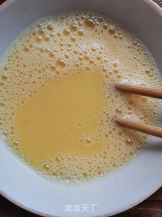 尖椒炒鸡蛋的做法步骤：2