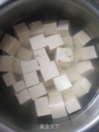 鱼香豆腐的做法步骤：1