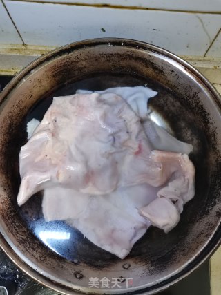 肉皮冻的做法步骤：1