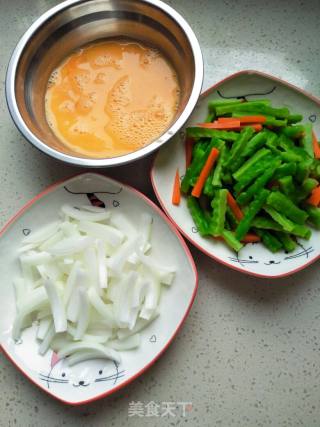 苦瓜洋葱炒鸡蛋的做法步骤：4