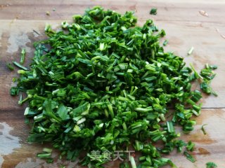 韭菜鸡蛋饼的做法步骤：1