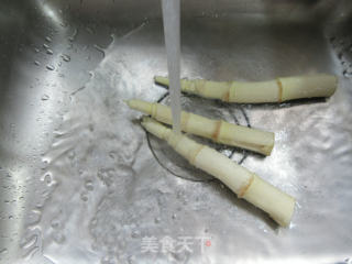 紫菜鞭笋汤的做法步骤：2