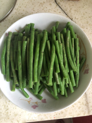 姜蒜拌豇豆的做法步骤：4