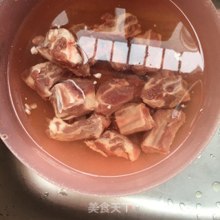 “荤菜”姬松茸烧排骨的做法步骤：3